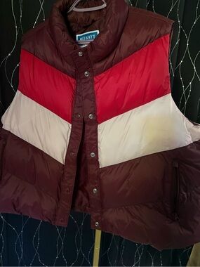 EUC XXL Old Navy Colorblock Puffer Vest in Burgundy, Red & Cream